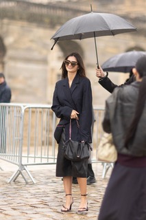Emily Ratajkowski feet photo thumbnail