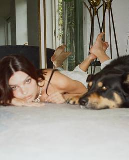 Emily Ratajkowski feet photo thumbnail