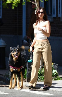 Emily Ratajkowski feet photo thumbnail
