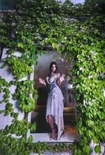 Emily Ratajkowski feet photo thumbnail
