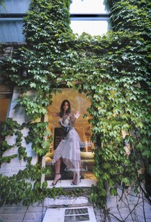 Emily Ratajkowski feet photo thumbnail
