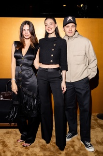 Emily Ratajkowski feet photo thumbnail