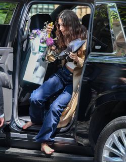 Emily Ratajkowski feet photo thumbnail