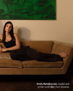 Emily Ratajkowski feet photo thumbnail
