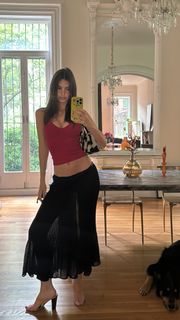 Emily Ratajkowski feet photo thumbnail