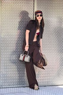 Emily Ratajkowski feet photo thumbnail