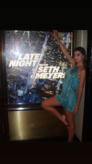 Emily Ratajkowski feet photo thumbnail