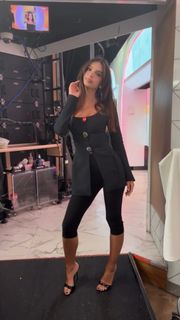 Emily Ratajkowski feet photo thumbnail