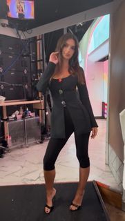 Emily Ratajkowski feet photo thumbnail