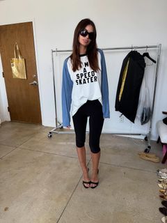 Emily Ratajkowski feet photo thumbnail