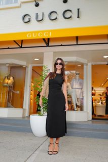 Emily Ratajkowski feet photo thumbnail