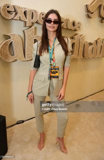 Emily Ratajkowski feet photo 1