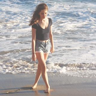 Emily Robinson feet photo 6