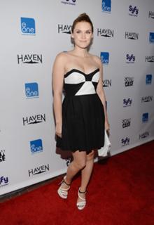 Emily Rose feet photo thumbnail