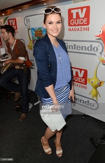 Emily Rose feet photo thumbnail