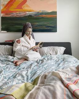Emily Rudd feet photo thumbnail