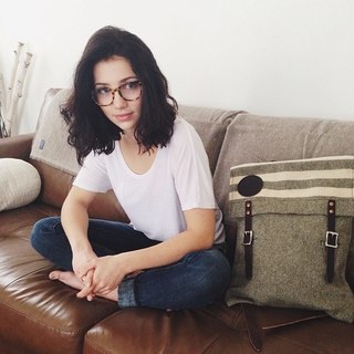Emily Rudd feet photo thumbnail