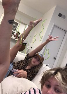 Emily Rudd feet photo thumbnail