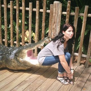 Emily Rudd feet photo thumbnail