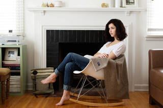 Emily Rudd feet photo thumbnail
