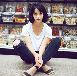 Emily Rudd feet photo thumbnail