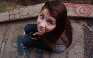 Emily Rudd feet photo thumbnail