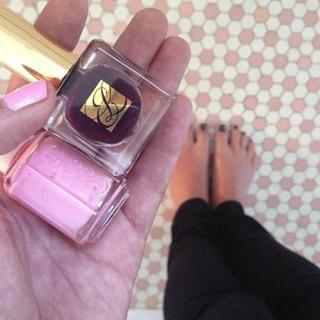 Emily Schuman feet photo 9