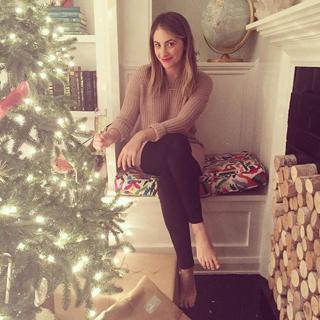 Emily Schuman feet photo 12