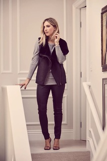Emily Schuman feet photo 16