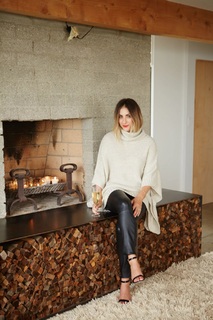 Emily Schuman feet photo 18