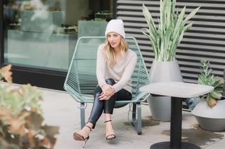 Emily Schuman feet photo 2