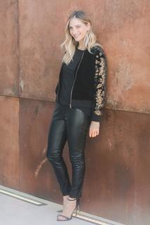 Emily Schuman feet photo 20