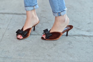 Emily Schuman feet photo 12