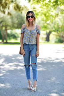 Emily Schuman feet photo 17
