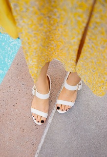 Emily Schuman feet photo 11