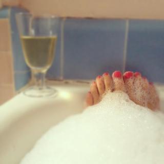 Emily Schuman feet photo 1