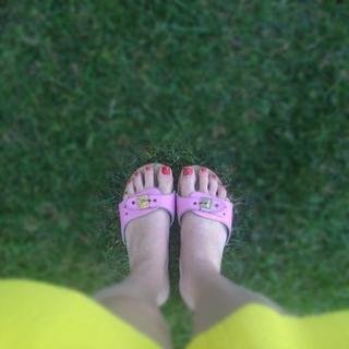 Emily Schuman feet photo 17