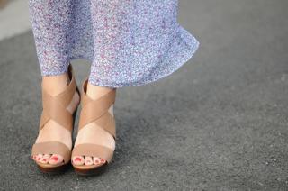Emily Schuman feet photo 11