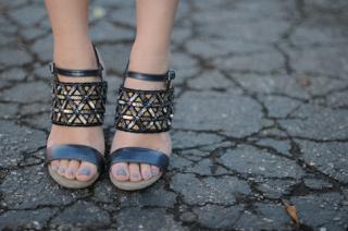 Emily Schuman feet photo 10