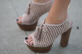 Emily Schuman feet photo 9