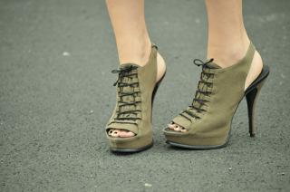 Emily Schuman feet photo 3