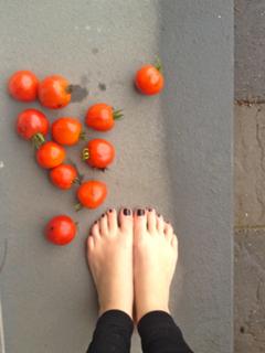 Emily Schuman feet photo 1