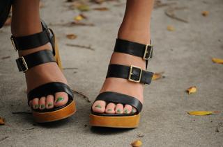 Emily Schuman feet photo 19