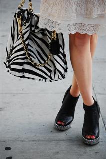 Emily Schuman feet photo 17