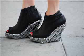 Emily Schuman feet photo 16