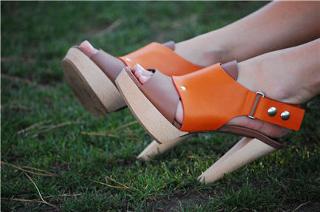 Emily Schuman feet photo 14