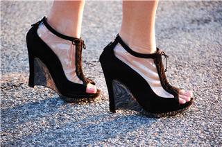 Emily Schuman feet photo 13