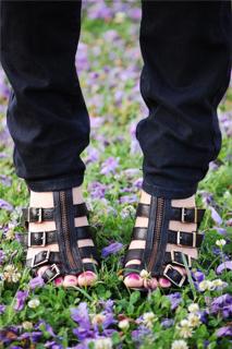 Emily Schuman feet photo 8