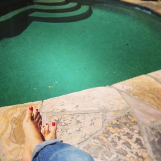 Emily Schuman feet photo 1
