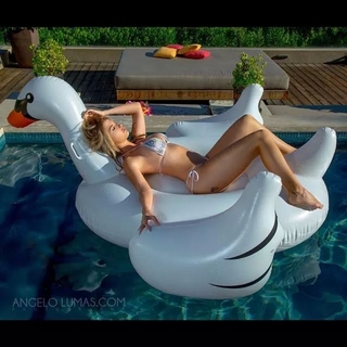 Emily Sears feet photo 8